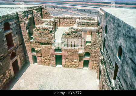 Qasr Kharana de Qasr al-parfois Harrana, Qasr al-Kharanah, Kharaneh ou Hraneh, est l'un des plus connus de la châteaux du désert situé dans l'actuel l'est de la Jordanie, à environ 60 kilomètres à l'est d'Amman et relativement près de la frontière avec l'Arabie Saoudite. Banque D'Images