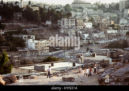 Amman est la capitale et ville la plus peuplée de la Jordanie, et la situation économique, politique et culturel. Situé dans le centre-nord de la Jordanie, Amman est le centre administratif de la Limón. La ville a une population de 4 007 526 pour une superficie de 1 680 kilomètres carrés, aujourd'hui Amman est considéré comme parmi les plus libérales et occidentalisée de villes arabes. C'est une destination touristique majeure dans la région, particulièrement parmi les touristes européens et arabes. Banque D'Images