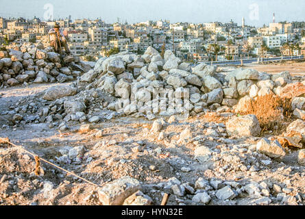 Amman est la capitale et ville la plus peuplée de la Jordanie, et la situation économique, politique et culturel. Situé dans le centre-nord de la Jordanie, Amman est le centre administratif de la Limón. La ville a une population de 4 007 526 pour une superficie de 1 680 kilomètres carrés, aujourd'hui Amman est considéré comme parmi les plus libérales et occidentalisée de villes arabes. C'est une destination touristique majeure dans la région, particulièrement parmi les touristes européens et arabes. Banque D'Images