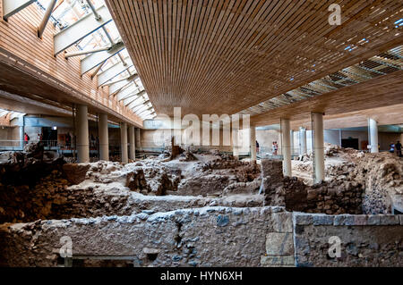 Santorin, Grèce - 23 juillet 2015 : Akrotiri est un site archéologique de l'âge du Bronze Minoen sur l'île grecque de Santorin (Thera). Banque D'Images