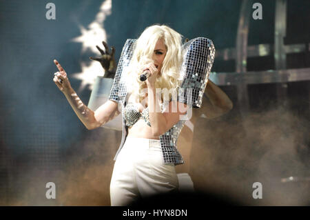 Lady Gaga l'artiste joue sur la scène à l'appui de son Monster Ball Tour à Nokia Theatre L.A. Vivre à Los Angeles, Californie. Banque D'Images