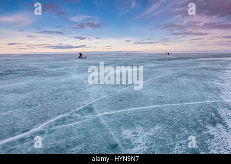 La pêche sur glace sur le lac Winnipeg au Manitoba, Canada Banque D'Images