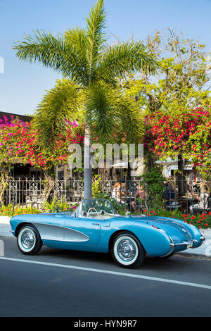 1957 Chevrolet Corvette Stingray, stationné au centre-ville de Naples, Floride, USA Banque D'Images