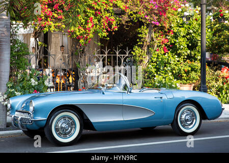 1957 Chevrolet Corvette Stingray, stationné au centre-ville de Naples, Floride, USA Banque D'Images