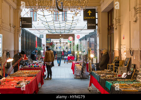 Beverly Hills Hotel Udvar galerie piétonne dans Budapest, à Noël Banque D'Images