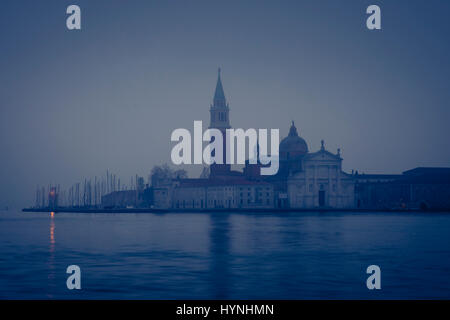 Venise, Italie - CIRCA MAI 2015 : Le Grand Canal et San Giorgio Maggiore à Venise à l'aube. Banque D'Images