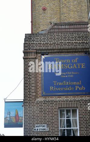 WAPPING LONDRES UK 16 Septembre 2014 : Ville de Ramsgate enseigne de pub Banque D'Images