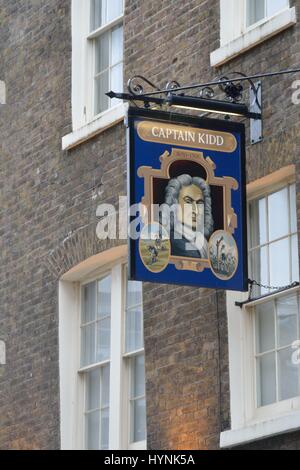 WAPPING LONDRES UK 16 Septembre 2014 : Captain Kidd enseigne de pub Banque D'Images