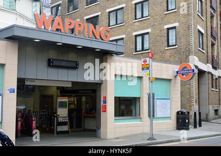 WAPPING LONDRES UK 16 Septembre 2014 : la station de métro de Wapping Banque D'Images