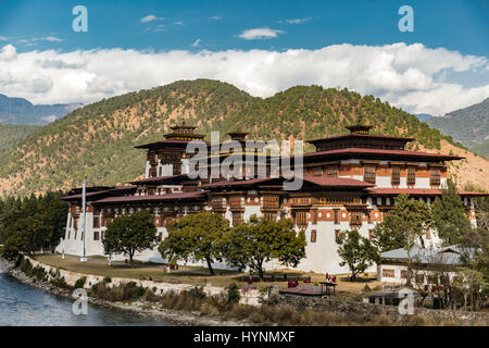 Punakha Dzong, une immense forteresse monastère et bâtiment administratif au Bhoutan Banque D'Images