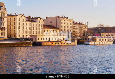 Les chalands amarrés sur la rivière Saône, Lyon, Auvergne-Rhone-Alpes, France, Europe Banque D'Images