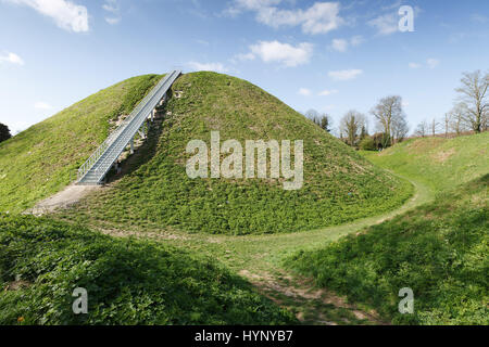 Castle Hill, Thetford, UK. 6ème apr 2017. Castle Hill, Thetford où de nouvelles mesures ont été installés au début du 12ème siècle motte, UK Crédit : Keith Mindham/Alamy Live News Banque D'Images