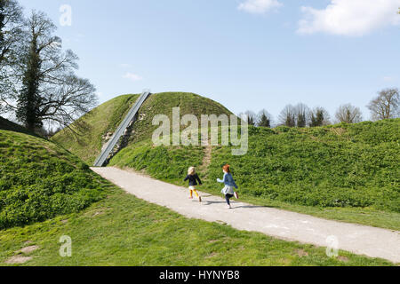 Castle Hill, Thetford, UK. 6ème apr 2017. Castle Hill, Thetford où de nouvelles mesures ont été installés au début du 12ème siècle motte, UK Crédit : Keith Mindham/Alamy Live News Banque D'Images