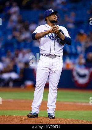 Tropicana Field. Le 05 Avr, 2017. Floride, USA-Rays de Tampa Bay de baseball Alex Colome (37) dans la 9e manche dans le match entre les Yankees et les rayons au Tropicana Field. Del Mecum/CSM/Alamy Live News Banque D'Images