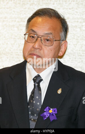 Tokyo, Japon. 06 avril 2017. Héros japonais de Fukushima Yoshitsugu Oigawa, qui a reçu le Prix Prince des Asturies assiste à un événement à saluer roi espagnol Felipe VI à l'Imperial Hotel, le 6 avril 2017, Tokyo, Japon. Le roi et son épouse, la Reine Letizia, rencontrera le Premier ministre japonais Shinzo Abe ce soir dans le cadre de leur visite de 4 jours. Credit : Rodrigo Reyes Marin/AFLO/Alamy Live News Banque D'Images