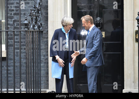 Downing Street, London, UK. 6ème apr 2017. Donald Tusk arrive et répond aux PM Theresa peut, à Downing Street. Crédit : Matthieu Chattle/Alamy Live News