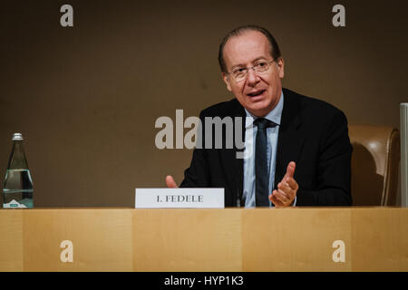 Rome, Italie. 06 avr, 2017. Ivan Fedele parle au cours de la conférence de présentation de la danse, théâtre et musique de la Biennale de Venise 2017 à l'Auditorium de l'Ara Pacis à Rome, Italie. Credit : Jacopo Landi/éveil/Alamy Live News Banque D'Images