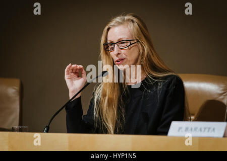 Rome, Italie. 06 avr, 2017. Marie Chouinard parle au cours de la conférence de présentation de la danse, théâtre et musique de la Biennale de Venise 2017 à l'Auditorium de l'Ara Pacis à Rome, Italie. Credit : Jacopo Landi/éveil/Alamy Live News Banque D'Images