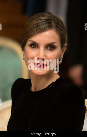 Tokyo, Japon. 06 avril 2017. Reine Letizia d'Espagne au dîner de gala à l'occasion de leur visite officielle au Japon à Tokyo, le jeudi 6 avril 2017. Le deuxième jour de leur circuit 3 jours de Japan Credit : Gtres más información en ligne Comuniación,S.L./Alamy Live News Banque D'Images
