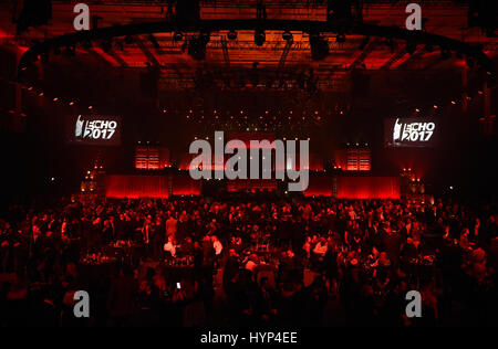 Berlin, Allemagne. 6ème apr 2017. Vue du public à la 26e cérémonie des prix de musique allemand 'echo' à Berlin, Allemagne, 6 avril 2017. Photo : Rainer Jensen/apd extérieure/dpa/Alamy Live News Banque D'Images