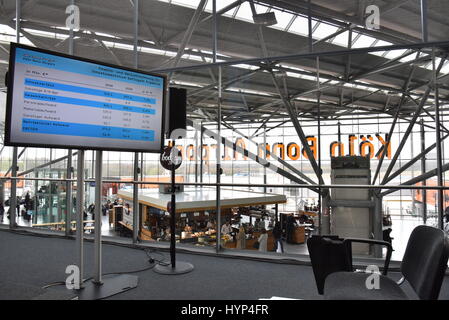 Cologne, Allemagne. 6ème apr 2017. Vue sur le terminal d'arrivée de l'aéroport de Cologne/Bonn, près de Cologne, Allemagne, 6 avril 2017. - Aucun FIL SERIVCE - Photo : Horst Galuschka/dpa/Alamy Live News Banque D'Images