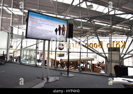 Cologne, Allemagne. 6ème apr 2017. Vue sur le terminal d'arrivée de l'aéroport de Cologne/Bonn, près de Cologne, Allemagne, 6 avril 2017. - Aucun FIL SERIVCE - Photo : Horst Galuschka/dpa/Alamy Live News Banque D'Images