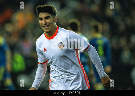 Valence, Espagne. 06 avr, 2017. Valencia CF vs Real Celta de Vigo - La Liga Journée 30 - Estadio Mestalla, en action pendant le jeu -- Carlos Soler pour le FC Valence réagit après avoir marqué un but Crédit : VWPics/Alamy Live News Banque D'Images