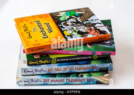 / Pile Pile d'Enid Blyton, livres enfants livres classiques, livres pour enfants, jeunes lecteurs Banque D'Images