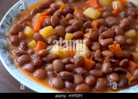 Des plats Turcs : Haricots cuits (Barbunya pilaki) Banque D'Images