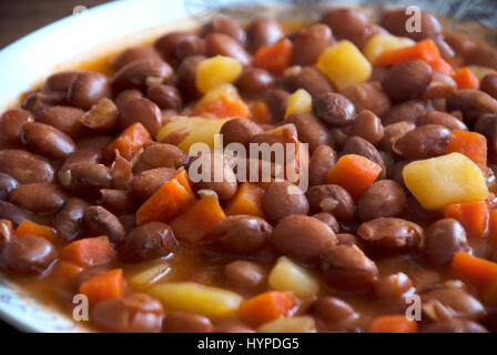 Des plats Turcs : Haricots cuits (Barbunya pilaki) Banque D'Images