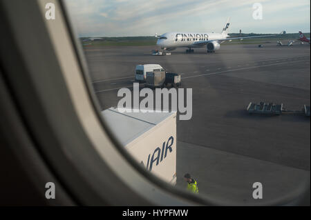 La Finlande, Helsinki, 21 mai 2016 - Un avion de passagers de Finnair à l'aéroport d'Helsinki. Banque D'Images