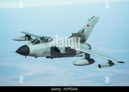 Une force aérienne allemande attaque Tornado Gr 4 aéronefs en vol pendant l'opération de combat inhérent résoudre l'État islamique le 22 février 2017 au sujet de l'Irak. Banque D'Images