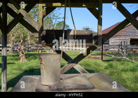 Un vieux puits est un rappel de la façon dont la vie a été, il y a de nombreuses années. Banque D'Images