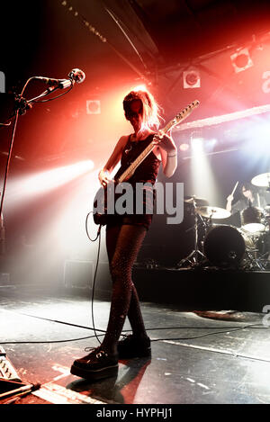 Barcelone - 6 février : Wolf Alice (band) en concert au stade Razzmatazz le 6 février 2016 à Barcelone, Espagne. Banque D'Images