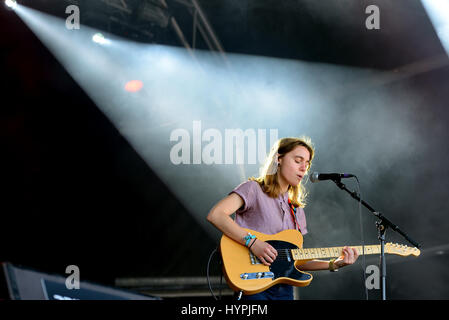 Barcelone - 2 juin : Julien Baker (auteur-compositeur-interprète folk) se produit en concert au Primavera Sound Festival 2016 le 2 juin 2016 à Barcelone, Espagne. Banque D'Images