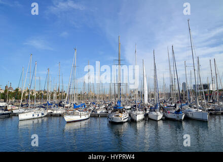 Vue sur le Port Vell à Barcelone, Espagne Banque D'Images