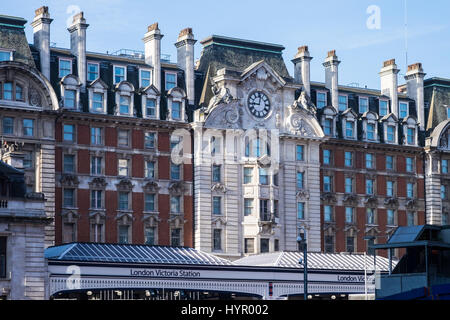 Façade du bâtiment la gare Victoria de Londres, Londres, Angleterre, Royaume-Uni Banque D'Images