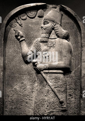 La stèle de gypse du roi assyrien Assurnazirpal II 883-859 avant J.C. Palais Royal de Nimrud . L'Iraq Mésopotamie Assyrie Kalhu. Banque D'Images