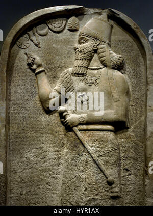 La stèle de gypse du roi assyrien Assurnazirpal II 883-859 avant J.C. Palais Royal de Nimrud . L'Iraq Mésopotamie Assyrie Kalhu. Banque D'Images