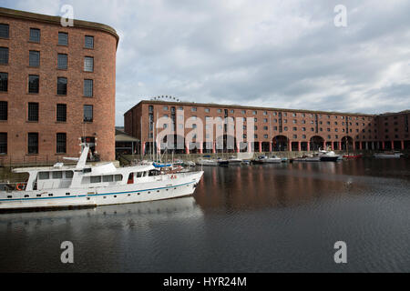 Vue de jour de l'Albert Dock dans le quartier culturel de Liverpool. prises le 11 juin 2014 à Liverpool, Merseyside, Royaume-Uni Banque D'Images