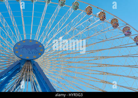 Grande roue de la Place Bellecour, Lyon, Auvergne-Rhone-Alpes, France, Europe. Banque D'Images