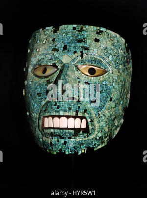 Masque de Xiuhtecuhtli mosaïque turquoise avec cabochons. Les yeux de nacre, les dents sont de coquille de conque Le Mixtec-Aztec 1400-1521 au Mexique. ( Les Mayas - la civilisation Maya est une civilisation méso-américaine dans le Yucatán au Mexique et au Belize en Amérique centrale ( 2600 BC - 1500 ) Américain Précolombien ) Banque D'Images