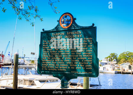 Tarpon Springs sponge historique plaque de l'industrie sur l'Éponge Docks waterfront en Floride Banque D'Images