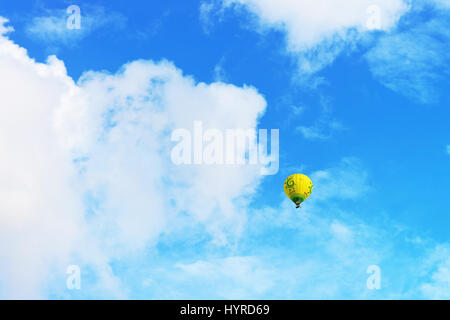 Vilnius, Lituanie - septembre 3, 2015 : l'air coloré ballon volant dans le ciel, Vilnius, Lituanie Banque D'Images