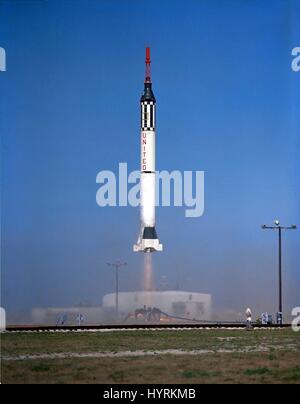 Le Mercure La NASA 2 Redstone (MR-2) Véhicule de lancement décolle de l'ensemble de lancement Centre spatial Kennedy avec à bord 5 chimpanzé Ham le 31 janvier 1961 à Merritt Island, en Floride. Banque D'Images