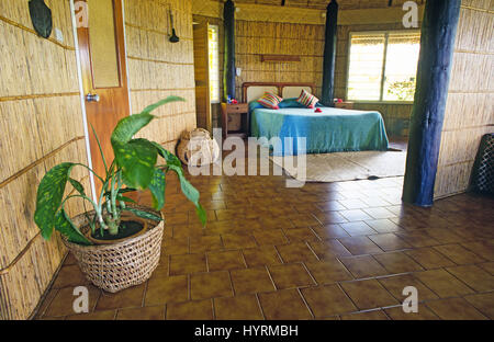 L'intérieur typique d'un Bure Fidjien, dans les îles Fidji, zone du Pacifique Sud. Banque D'Images