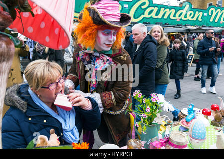 Mad Hatters Tea Party, Camden Lock, London, England, UK Banque D'Images