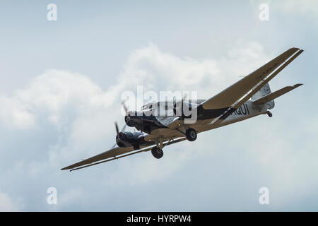 Junkers Ju 52 flying le 13 juillet 2013 à Cambridge, Cambridgeshire, UK Banque D'Images