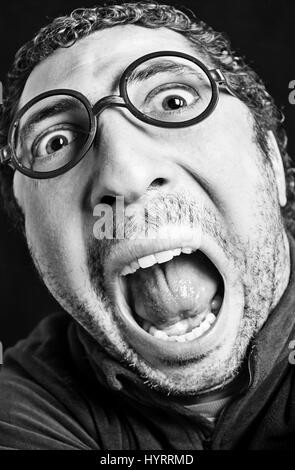 Hot man yelling, détail d'une personne exprimant les sentiments et les émotions, la peur et la terreur Banque D'Images