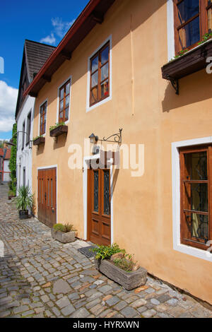 Cesky Krumlov, République Tchèque - 4 mai 2014 : Rue de l'ancien centre ville de Cesky Krumlov, République tchèque. Banque D'Images